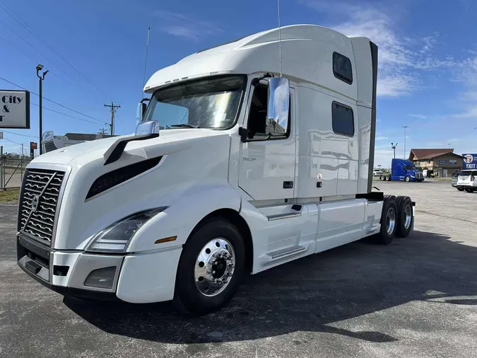 2023 VOLVO VNL64T860