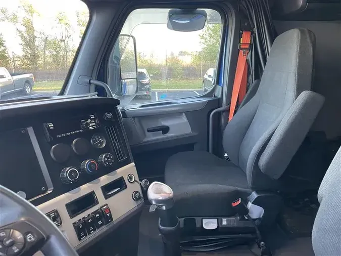 2019 FREIGHTLINER CA126