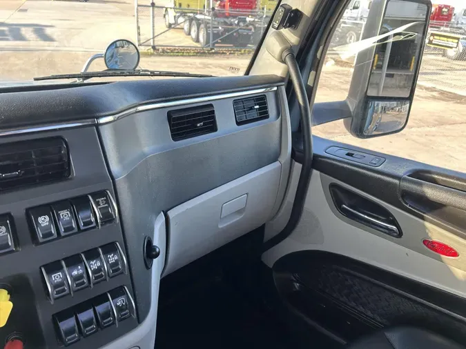 2022 Peterbilt 567
