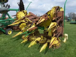 2009 John Deere 710