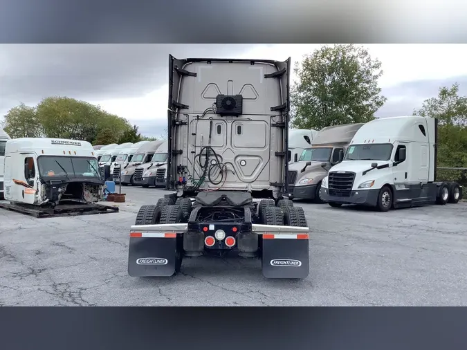 2022 Freightliner Cascadia 126