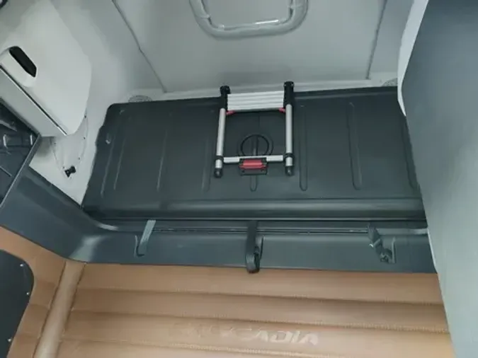 2021 FREIGHTLINER CA126