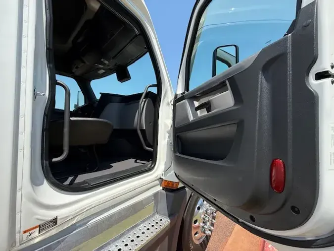 2022 FREIGHTLINER CA126