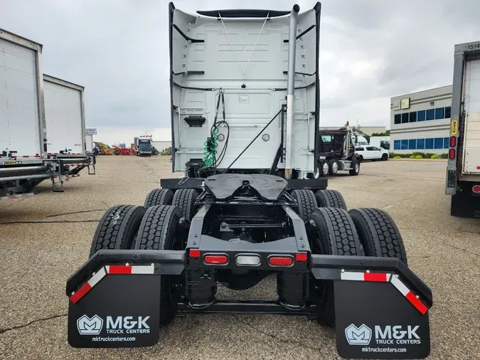 2024 VOLVO VNL64T760