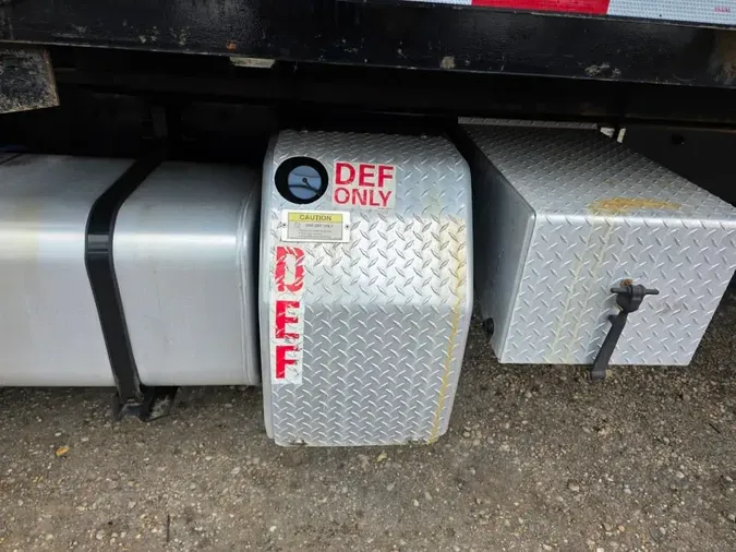 2018 FREIGHTLINER M2 106