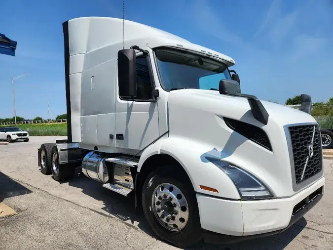 2019 VOLVO VNR64T640