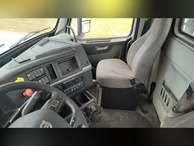 2019 Volvo VNL300