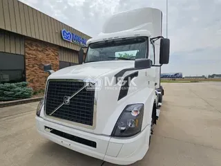 2018 VOLVO VNL64T300