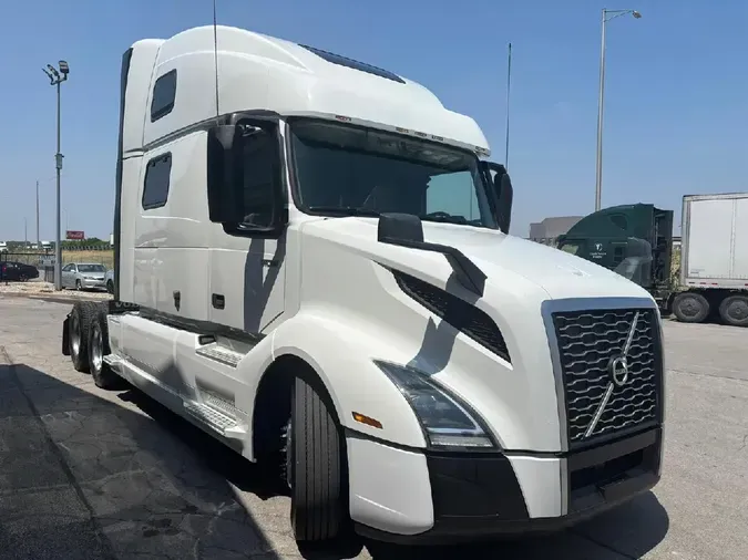 2020 VOLVO VNL64T860