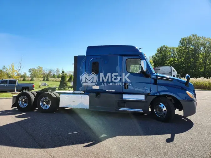 2021 FREIGHTLINER Cascadia 126