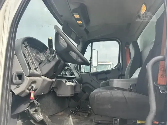 2010 FREIGHTLINER BUSINESS CLASS M2 106c2871d315f11e3238418b3d699652aca