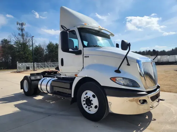 2019 NAVISTAR INTERNATIONAL RH613 DAYCAB S/A