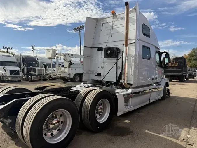 2016 VOLVO VNL64T780