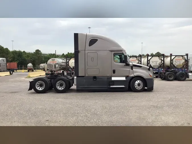 2022 Freightliner Cascadia 126