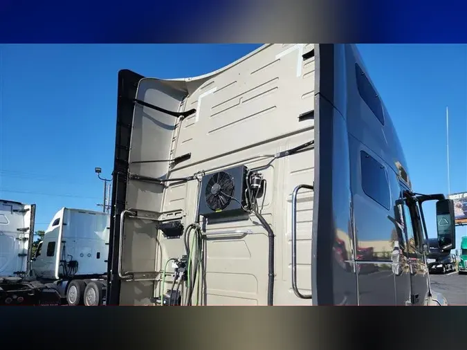 2022 VOLVO VNL760