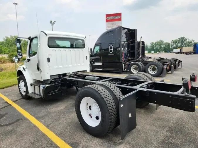 2017 Freightliner M2 106