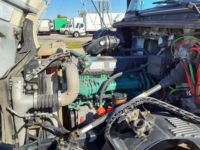 2018 VOLVO VNL64TRACTOR