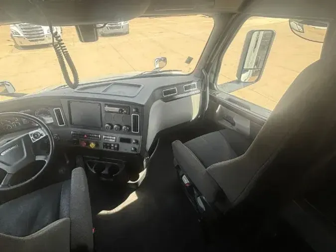 2020 Freightliner Cascadia 126
