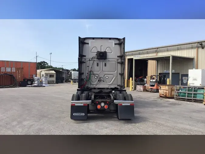 2022 Freightliner Cascadia 126