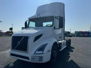 2020 VOLVO VNR300