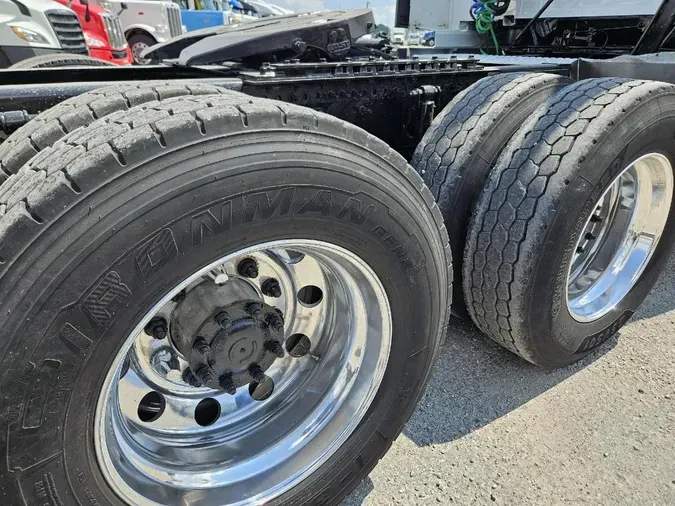 2023 VOLVO VNL64T860