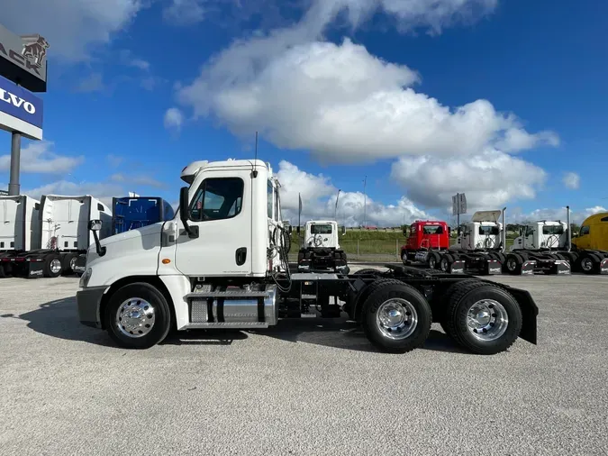 2017 FREIGHTLINER CASCADIA 125