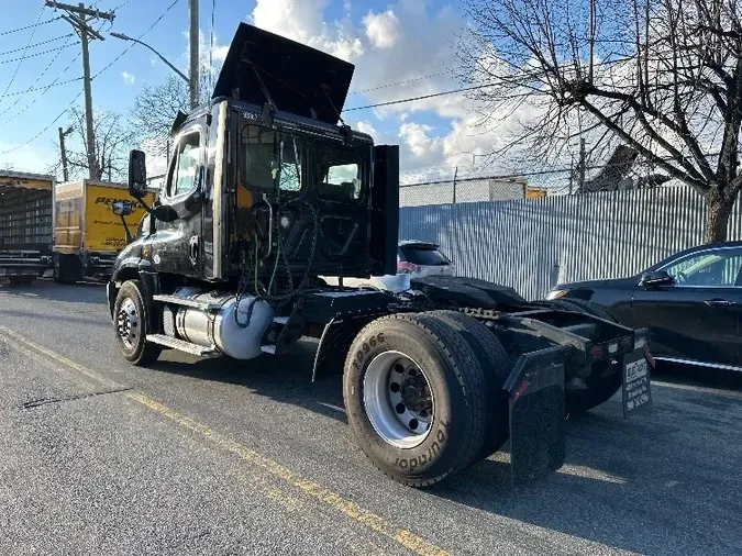 2018 Freightliner X12542ST