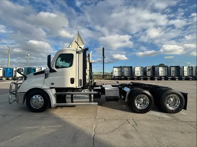 2022 Freightliner Cascadia 126