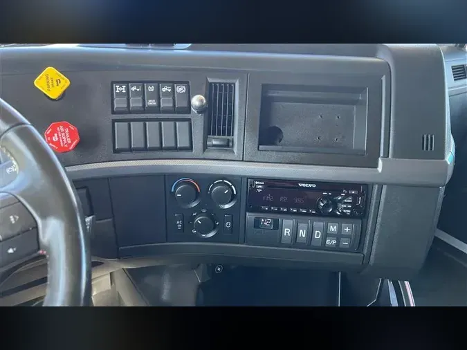 2019 VOLVO VNL760