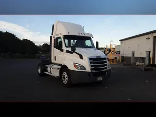 2020 Freightliner Cascadia 126