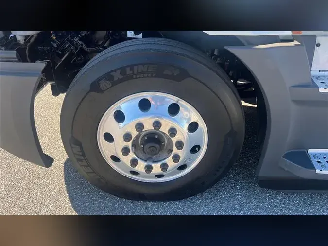 2021 FREIGHTLINER CA126