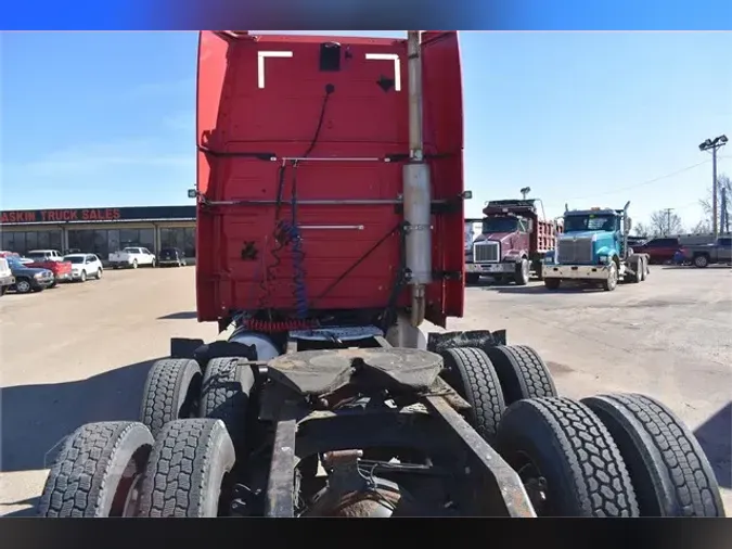 2005 VOLVO VNL64T670