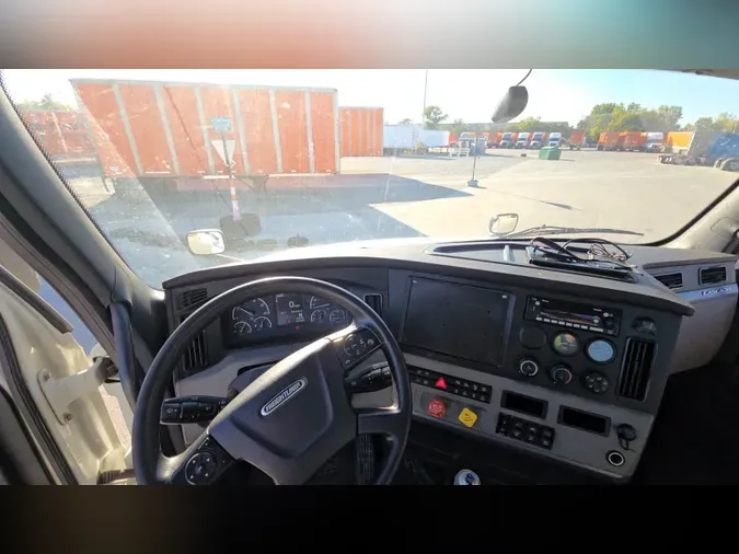 2020 Freightliner Cascadia 126