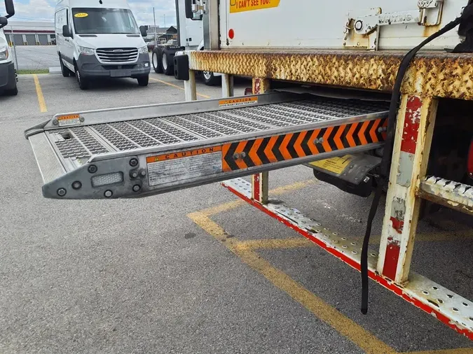 2019 FREIGHTLINER M2 106