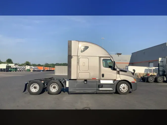 2022 Freightliner Cascadia 126