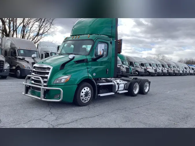 2020 Freightliner Cascadia 126