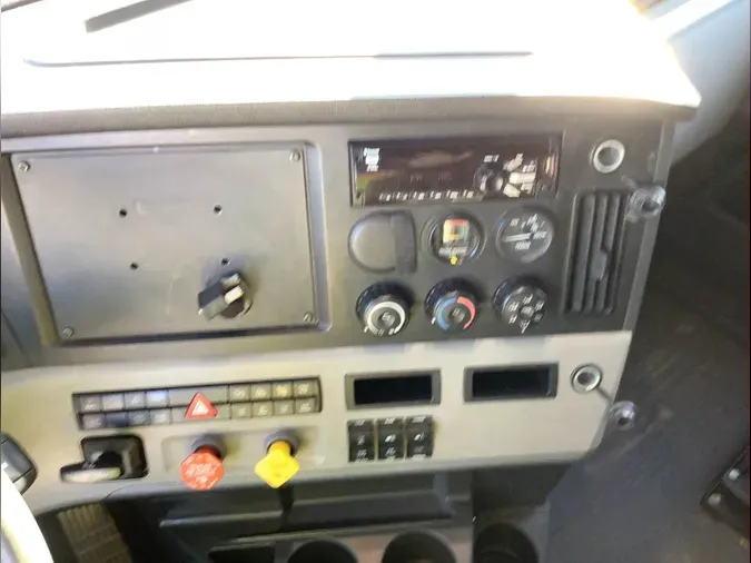 2019 Freightliner Cascadia 126