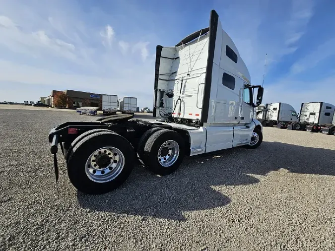 2022 VOLVO VNL64T760