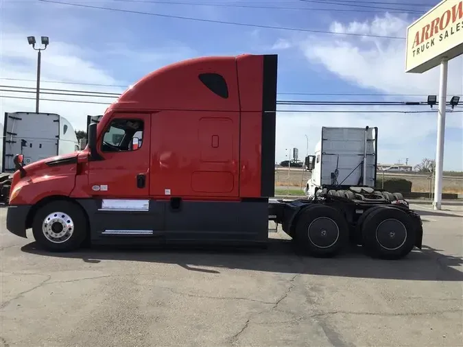 2021 FREIGHTLINER CA126