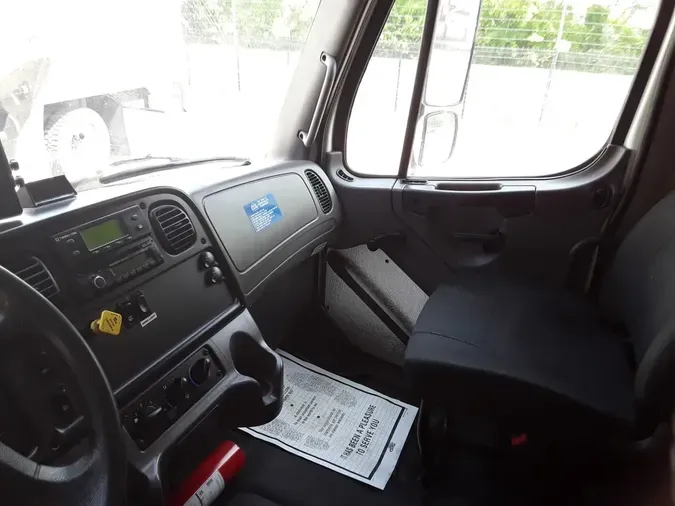 2017 FREIGHTLINER M2 106