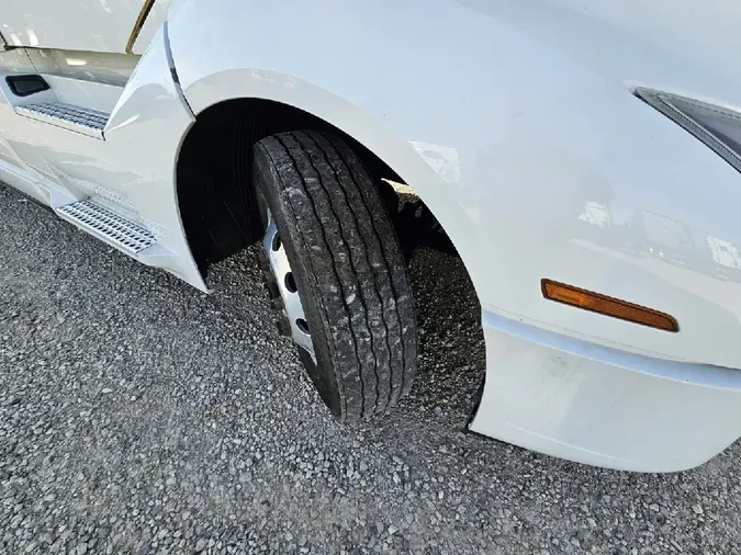 2022 VOLVO VNL64T760