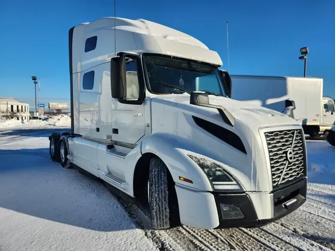 2022 VOLVO VNL64T760