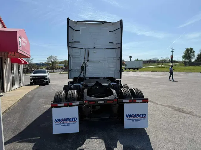 2023 VOLVO VNL64T760