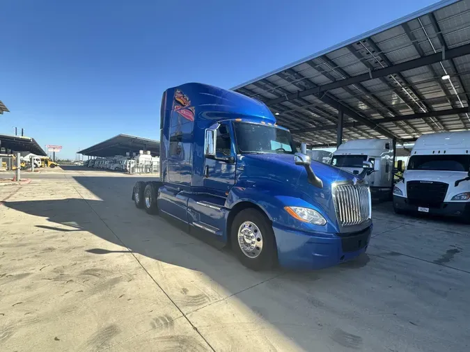 2022 International LT625