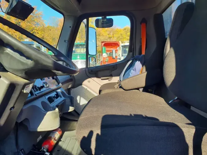 2019 FREIGHTLINER/MERCEDES M2 106c2d619817c6115ac835f204eaf43c0cd