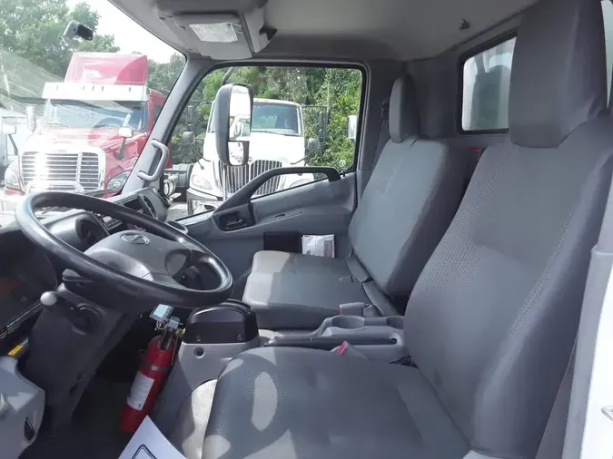2019 HINO HINO 195