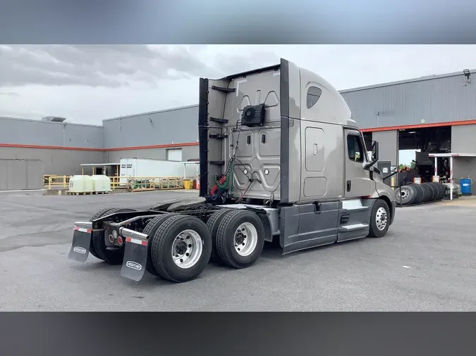 2023 Freightliner Cascadia 126