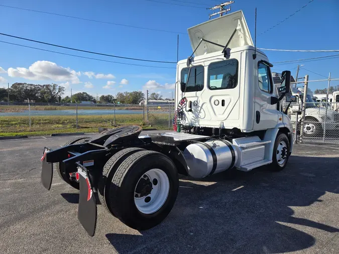 2019 FREIGHTLINER/MERCEDES CASCADIA 113