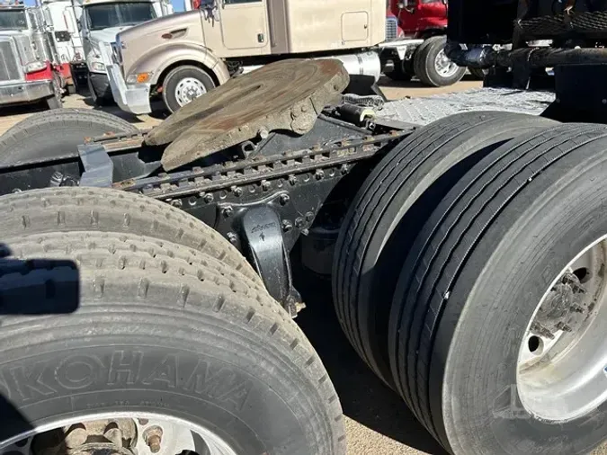 2019 FREIGHTLINER CORONADO 122