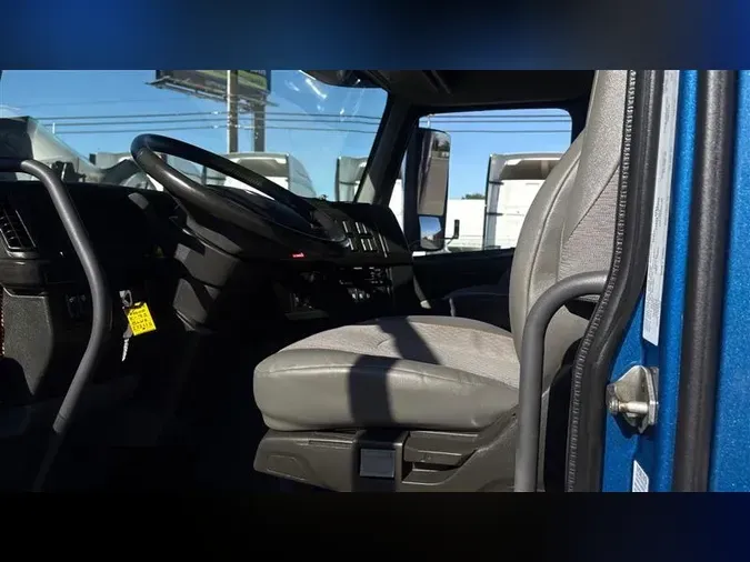 2023 VOLVO VNL760
